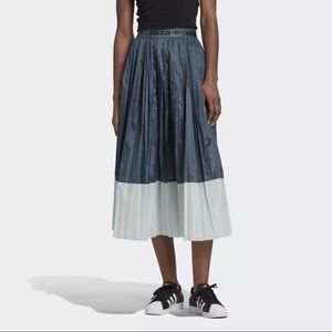 adidas Two-Tone Pleated Midi Skirt in Dark Slate and Light Gray